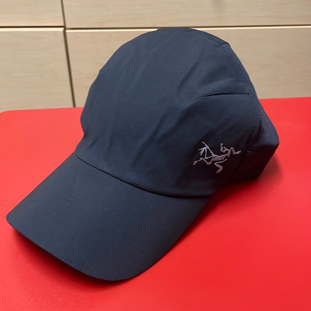 Arc’teryx black hat